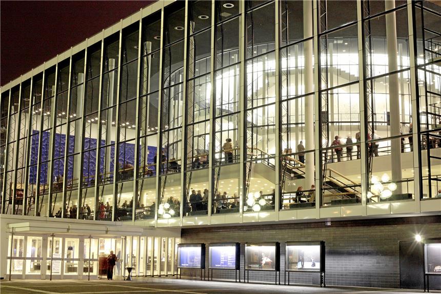 Musiktheater im Revier feiert Bernstein Das Musiktheater im Revier in Gelsenkirchen hat den Spielplan für die Saison 2018/19 vorgestellt. Foto: dpa