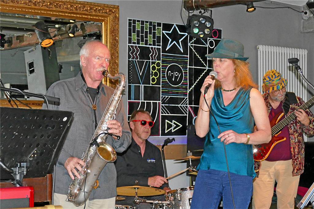 Abriss: Die Tage des N-Joy sind gezählt – zumindest am alten Standort Das N-Joy ist auch Ort vieler Konzerte. Hier ein Foto aus dem Jahr 2018: Die Band "Jab" sorgte für einen Sonntagnachmittag mit Jazz und Blues. Die Musiker spielten in der Benefiz-Konzertreihe "Blues for Roots" im N-Joy.
