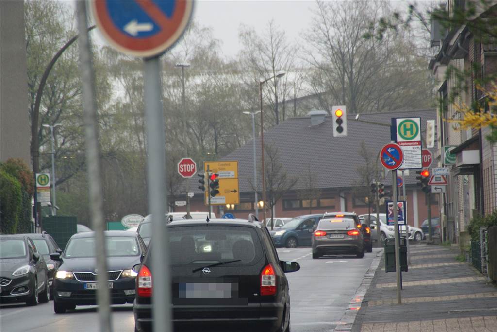 Alstedde: Eigentlich alles super - nur für Kinder und Jugendliche gibt es wenig Angebote Das Nadelöhr: Wer in die Innenstadt will, muss die Kreuzung Alstedder Straße/Borker Straße passieren. Die Verkehrsbelastung gehört zu den wenigen Themen, die in Alstedde strittig sind.