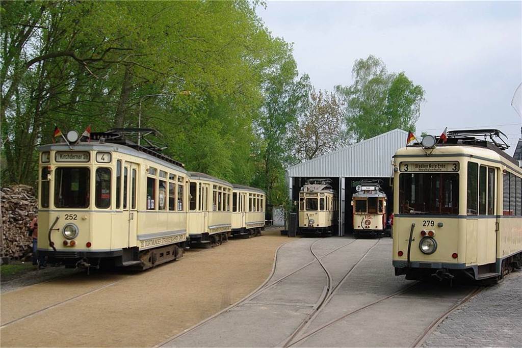 IGA-Machbarkeitsstudie: Mengeder Politik vermisst Verkehrskonzept Das Nahverkehrsmuseum Bahnhof Mooskamp ist der nördliche Eingang zur IGA. Hier ist auch die Endstelle der IGA-Bahn.