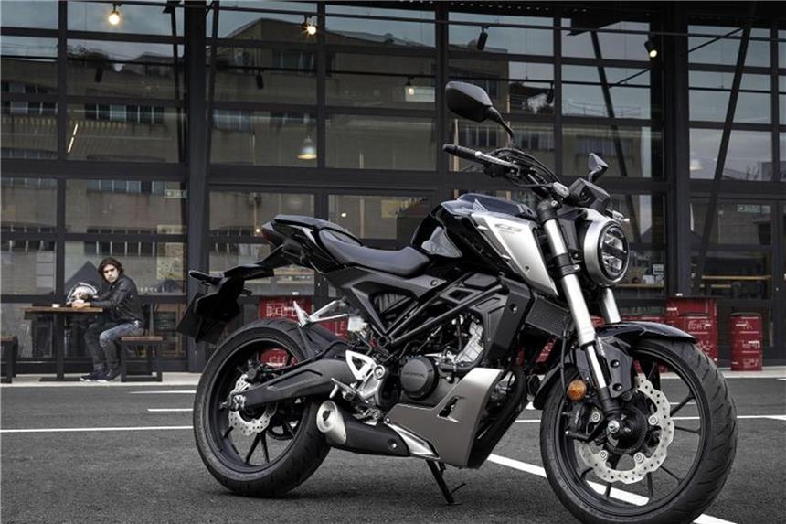 Honda stellt CB125R als neues Einsteiger-Motorrad vor Das Naked Bike Honda CB125R dürfte Anfang 2018 bei den Händlern in vier Farben verfügbar sein. Foto: Honda/dpa-tmn