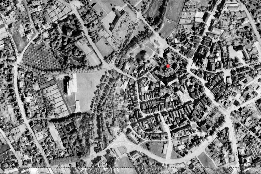 Das Navigieren der Zeitmaschine ist gar nicht so leicht. Dieses Foto zeigt Werne in einem denkbar großen Zeitfenster: zwischen 1951 und 1980.  Mitten hinein fällt ein entscheidendes Jahr für die Werner Entwicklung: 1975. Damals wurde Stockum Werne eingegliedert und die ganze Stadt dem Kreis Unna. Entscheidender aber: das endgültige Aus für die Zeche Werne - nach 75 Jahren. Auch wenn der RVR keine Näheren Angaben machen kann, steht fest: Die Aufnahme muss Anfang der 70er-Jahre entstanden sein.