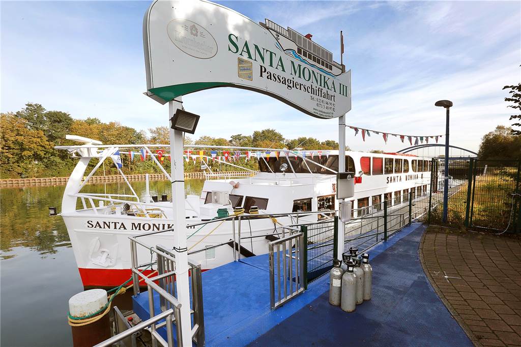 Gute Chancen auf eine neue „Santa Monica“ an der Marina Rünthe Das neue Boot wird wahrscheinlich etwas kleiner als die „Santa Monica“, die jahrelang von der Marina zu Kanalfahrten startete.