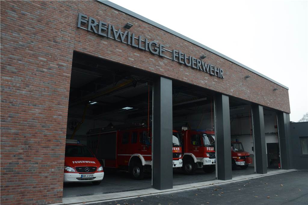 325 volle Tage im Einsatz: Das hat die Feuerwehr in Vreden 2021 geleistet Das neue Feuerwehrgerätehaus in Ammeloe ist bereits in Betrieb, soll aber erst im kommenden Mai eingeweiht werden – insofern es das Corona-Infektionsgeschehen zulässt.