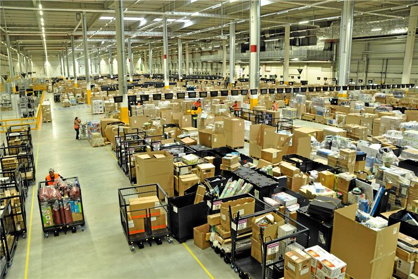 Amazon Werne: 1400 Festangestellte aus 68 Nationen Das neue „Inbound“-Dock: Hier kommen die Waren an, die im Werner Logistikzentrum zwischengelagert werden.