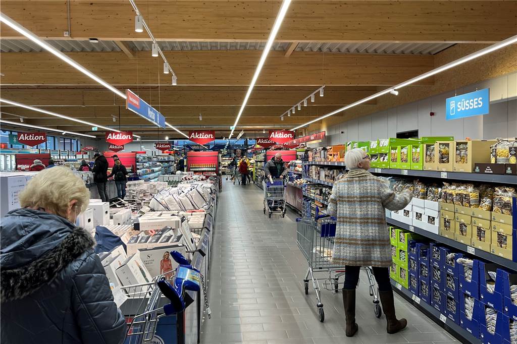 Das neue Konzept von Aldi Nord setzt auf mehr Verkaufsfläche und breitere Gänge.