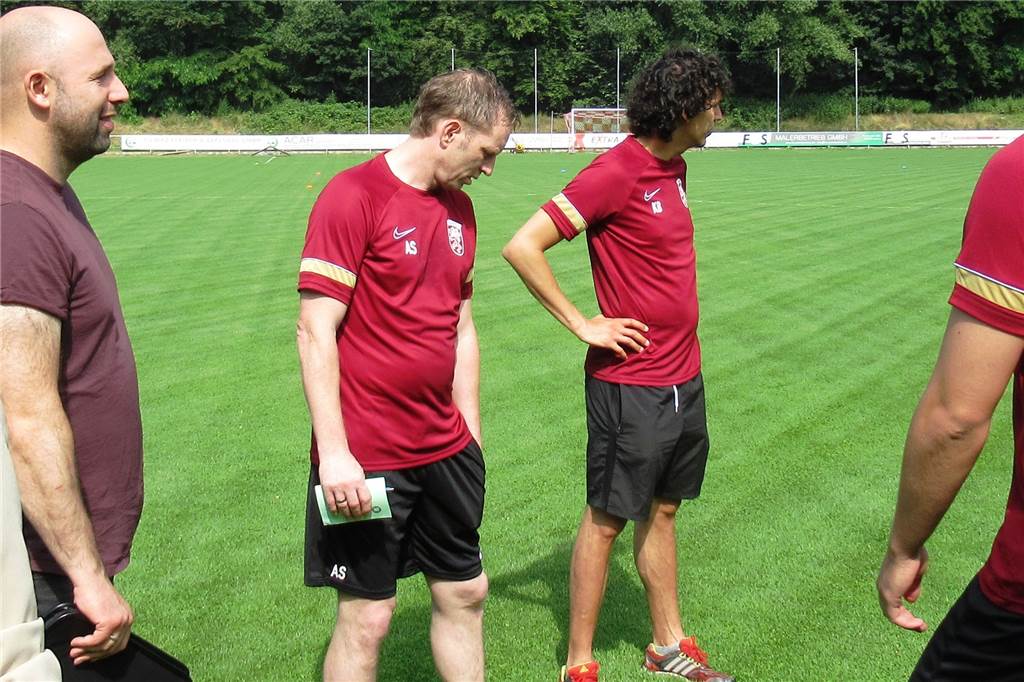 Transfercheck Lüner SV: Runderneuert auf fast allen Positionen – aber auch besser? Das neue LSV-Trainerteam um Axel Schmeing (M.) hat die Arbeit aufgenommen.