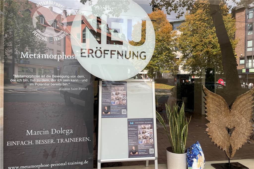 Ehepaar eröffnet neues Studio mit ungewöhnlichem Angebot in der Altstadt Das Schaufenster des neuen Studios am Münsterplatz 2 in der Castroper Altstadt.