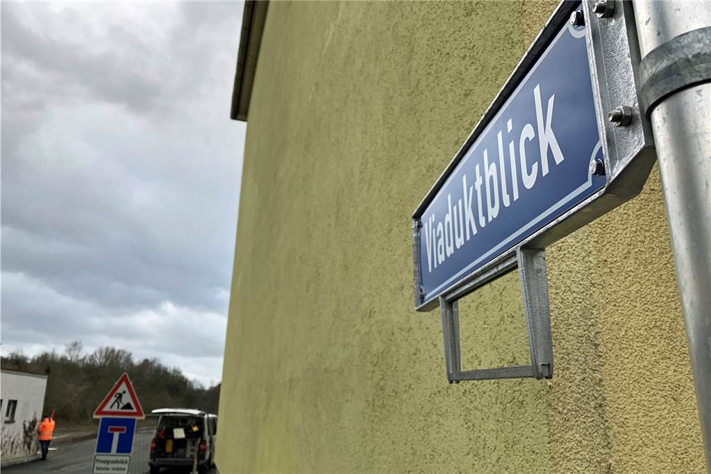 Wohnen am Viadukt: „WIR“ beginnt den Bau am nächsten Großprojekt Das neue Wohngebiet braucht einen neuen Namen: Viaduktblick. Der Name kommt nicht von ungefähr. Denn vom Gelände aus hat man Sicht auf Phoenix-West und das Viadukt.