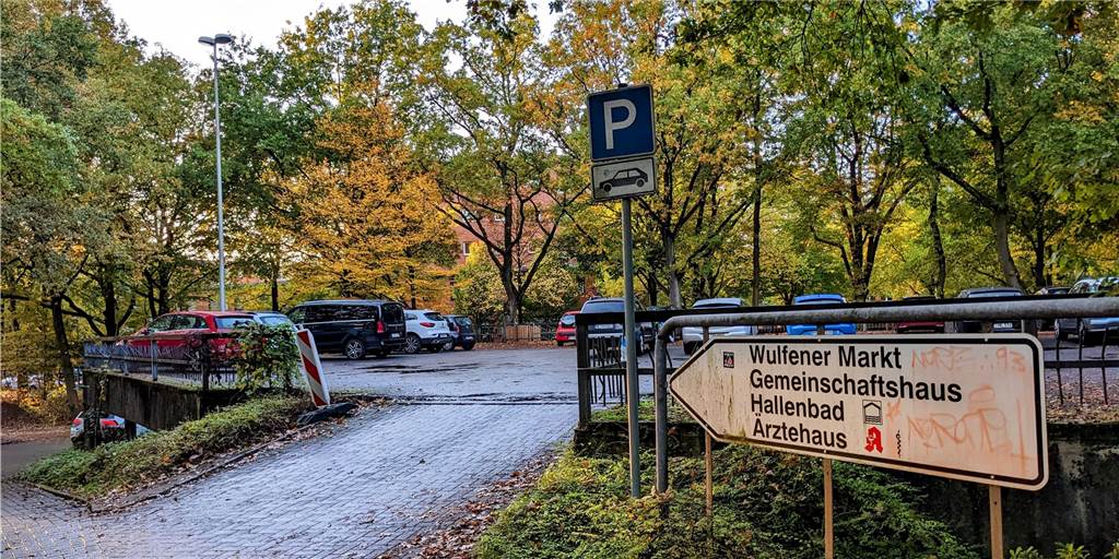 In schlechtem Zustand: Stadt Dorsten will Parkdeck abreißen lassen Das obere Parkdeck dieses Parkplatzes mit seinen 50 Stellplätzen nahe des Wulfener Markts wird abgerissen.