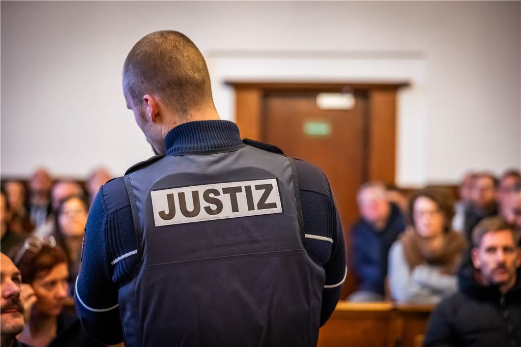 Tod von Mouhamed Dramé: „Und sonst bist du unsere letzte Chance“ Das öffentliche Interesse an diesem Gerichtsverfahren bleibt weiterhin hoch. Auch am dritten Verhandlungstag waren alle Besucherplätze besetzt.