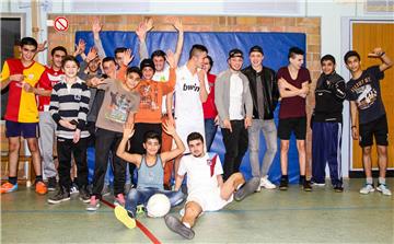Das offene Fußballtraining der Jugendhäuser in Raesfeld und Erle ist an den Montagabenden (nicht nur) bei den jungen Flüchtlingen sehr beliebt.