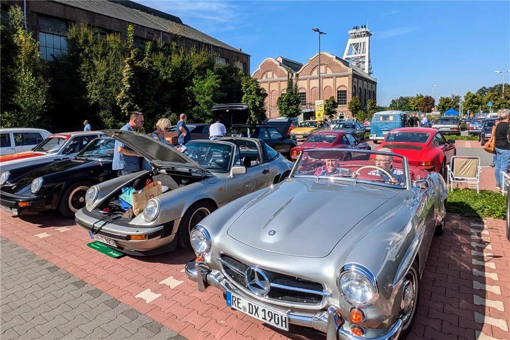 Das Oldtimer-Treffen der Oldtimerfreunde Schermbeck im Creativ-Quartier war ein voller Erfolg