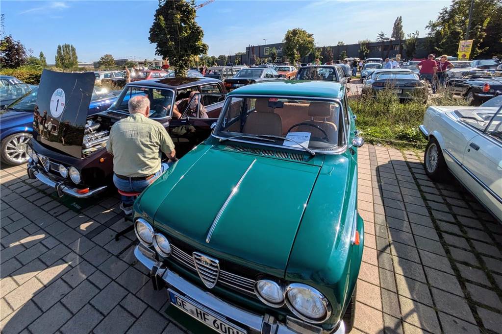 Das Oldtimer-Treffen der Oldtimerfreunde Schermbeck im Creativ-Quartier war ein voller Erfolg
