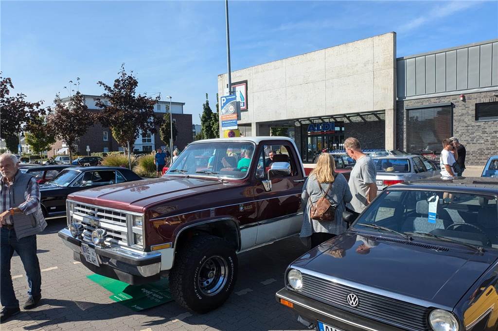 Das Oldtimer-Treffen der Oldtimerfreunde Schermbeck im Creativ-Quartier war ein voller Erfolg