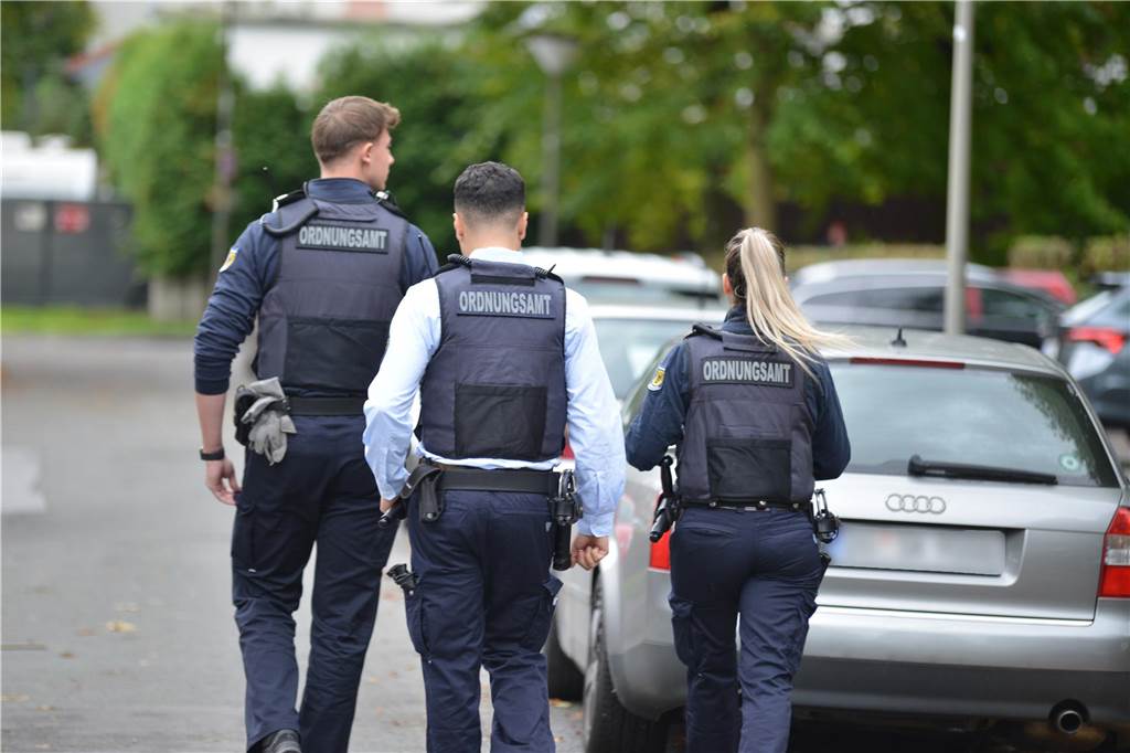 Das Ordnungsamt evakuierte nach dem Bombenfund die Anwohner in der angrenzenden Siedlung.