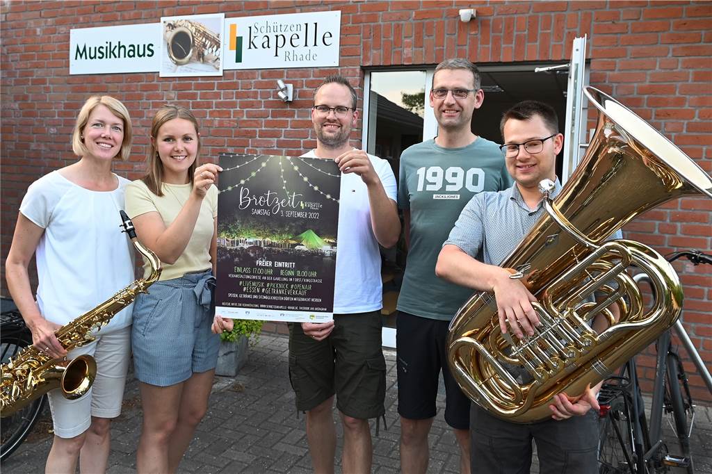 Appetit auf die Rhader Brotzeit wächst: Open-Air-Picknick mit Blasmusik (mit Video) Das Organisationsteam der Brotzeit 2022.