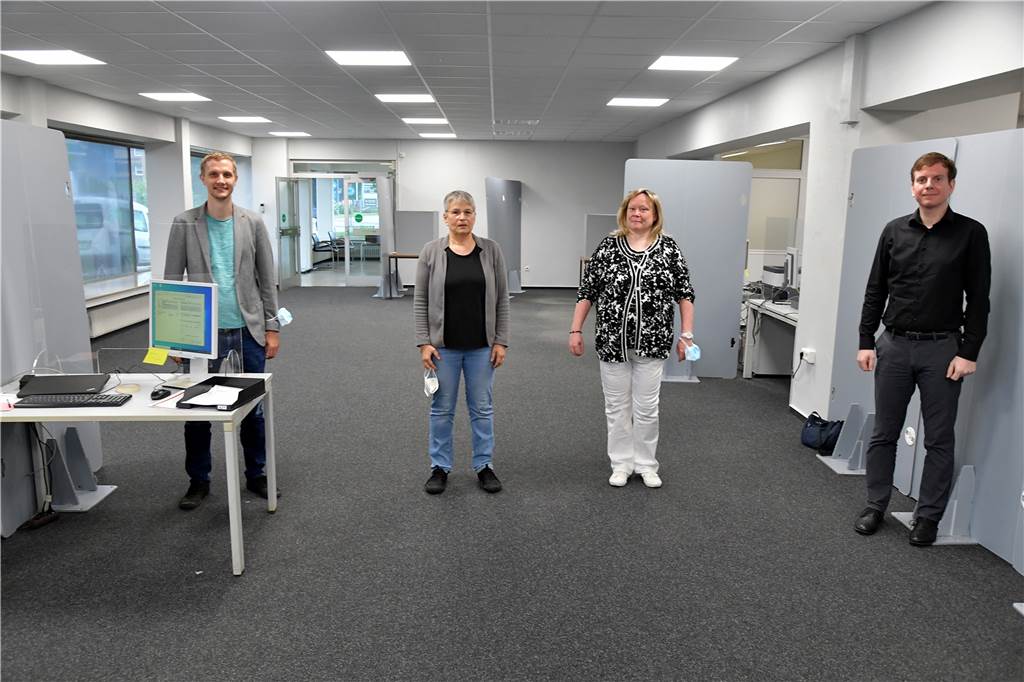 Bundestagswahl: Mehr Wahlhelfer und neues Briefwahlbüro in Lünen Das Organisationsteam mit David Ackers (v.l.), Sabine Renk, Manuela Herbrechter und Leiter Matthias Bork kümmert sich darum, dass bei der Briefwahl alles glatt geht.