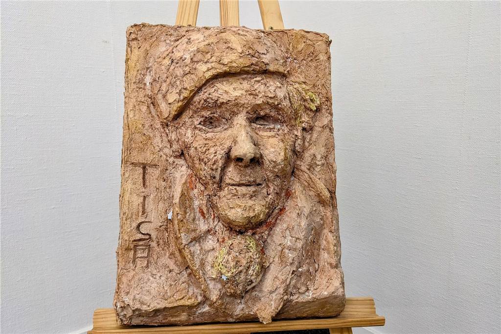 70 Werke, 70 Jahre: Ausstellung von Kastulus Wolf in Galerie „franz*“ Tisa-Büste