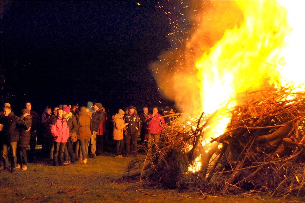 Plötzlich war der Holzstapel weg: Osterfeuer am Wellenbad fällt aus Osterfeuer am Gutshof Wellenbad in Schwerte