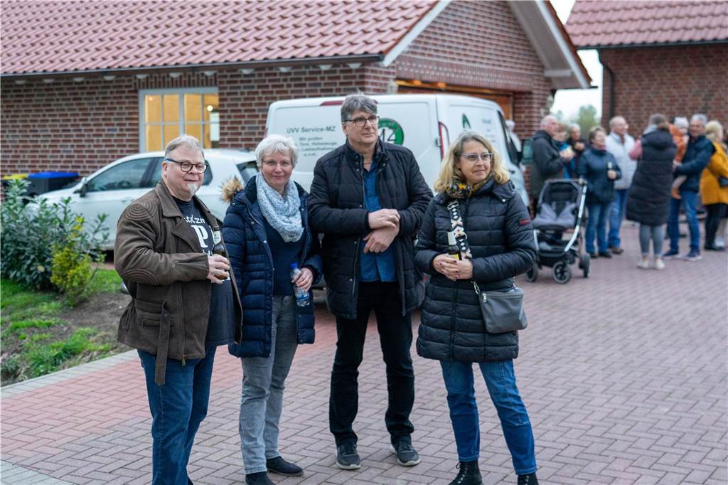 Das Osterfeuer der Martinsgesellschaft Brederode-Lenklar war wieder Anziehungspunkt für viele Menschen.