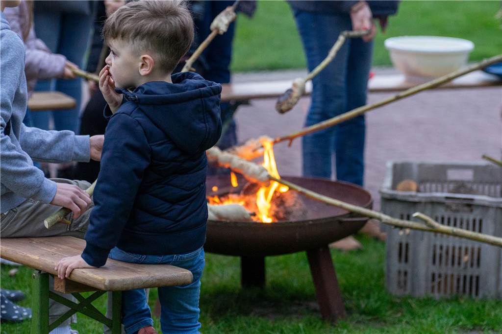 Das Osterfeuer der Martinsgesellschaft Brederode-Lenklar war wieder Anziehungspunkt für viele Menschen.