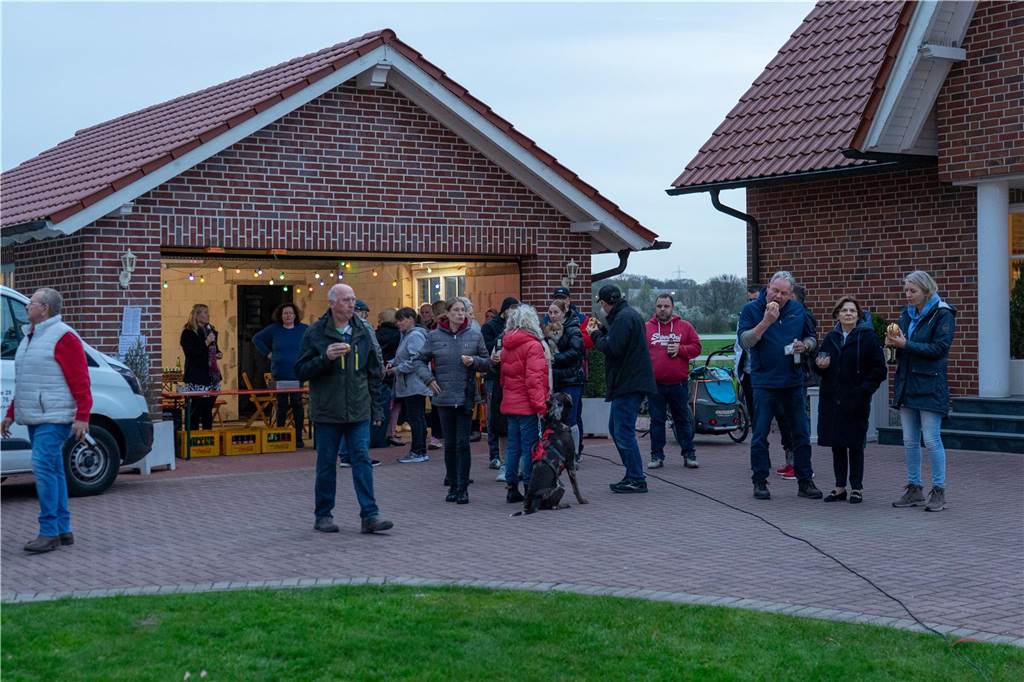 Das Osterfeuer der Martinsgesellschaft Brederode-Lenklar war wieder Anziehungspunkt für viele Menschen.
