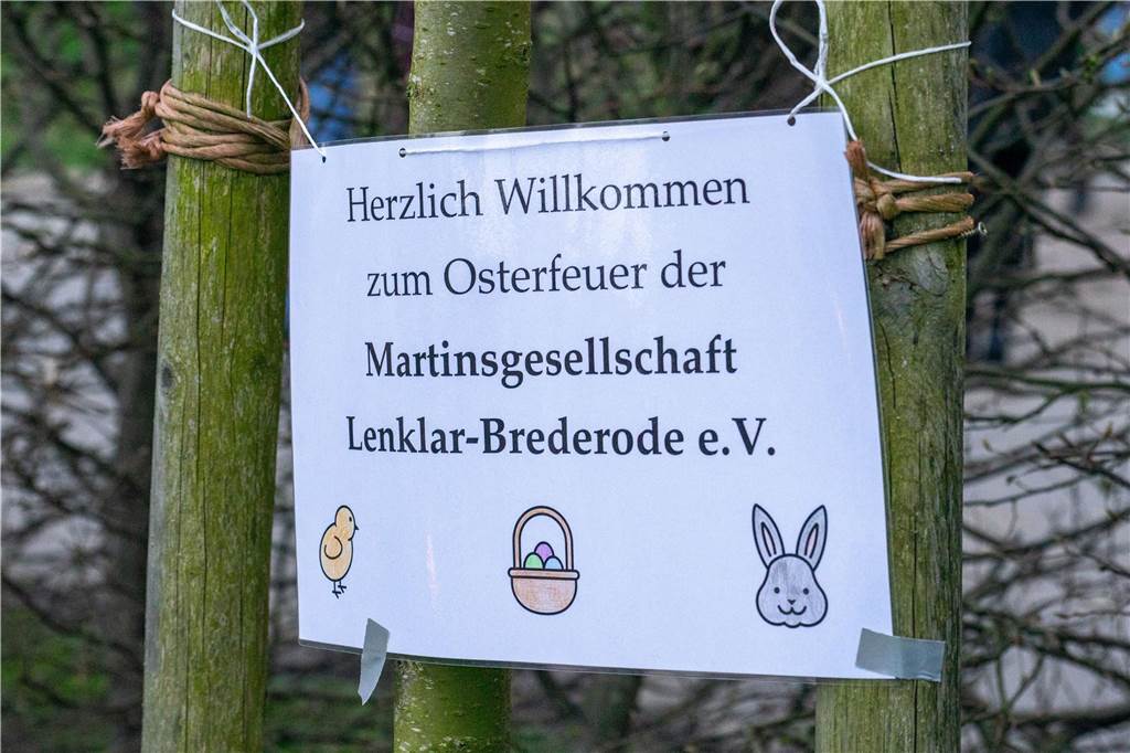 Das Osterfeuer der Martinsgesellschaft Brederode-Lenklar war wieder Anziehungspunkt für viele Menschen.