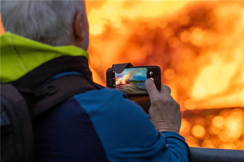 Das Osterfeuer der Martinsgesellschaft Brederode-Lenklar war wieder Anziehungspunkt für viele Menschen.