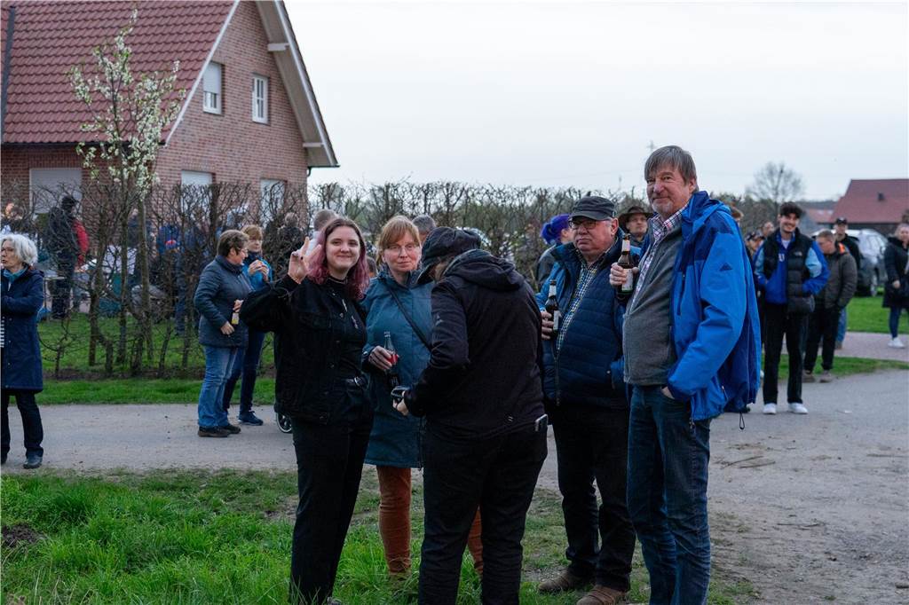 Das Osterfeuer der Martinsgesellschaft Brederode-Lenklar war wieder Anziehungspunkt für viele Menschen.