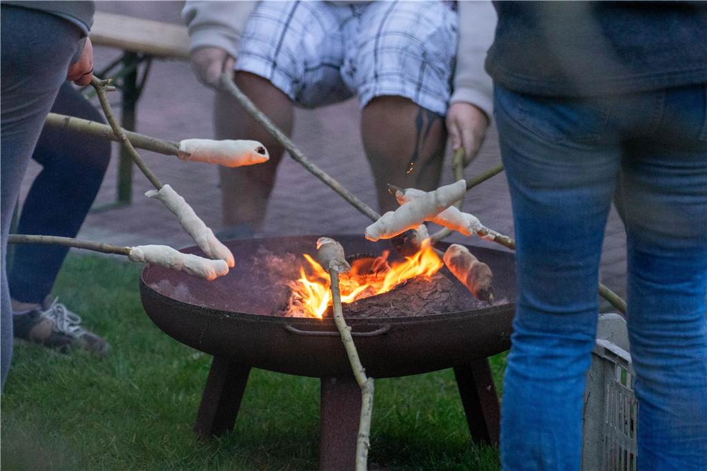 Das Osterfeuer der Martinsgesellschaft Brederode-Lenklar war wieder Anziehungspunkt für viele Menschen.