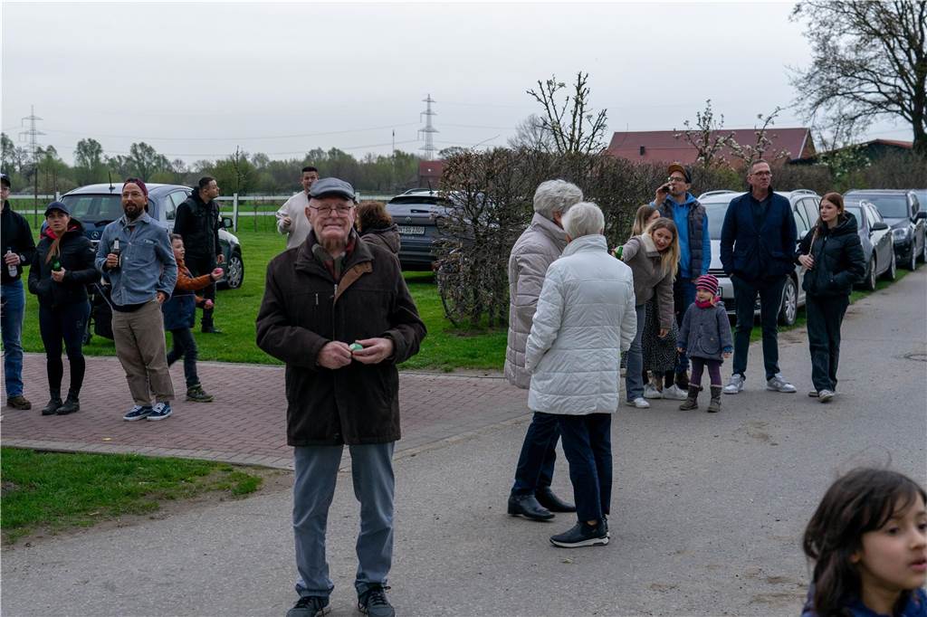Das Osterfeuer der Martinsgesellschaft Brederode-Lenklar war wieder Anziehungspunkt für viele Menschen.
