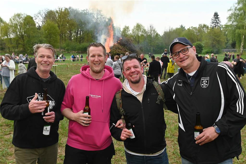 Bei zunächst angenehmen Temperaturen und freundlichen Wetter besuchten mehrere hundert Gäste das Event auf dem Feld am Friesenweg Ecke Frankenstraße.