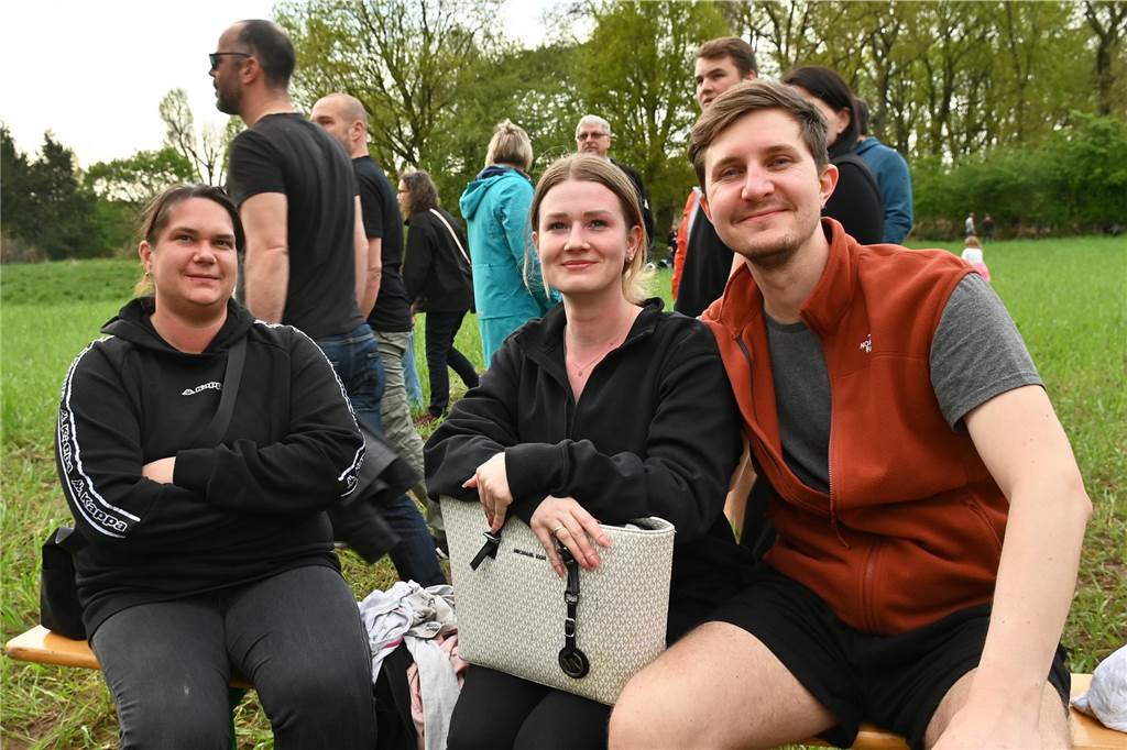 Bei zunächst angenehmen Temperaturen und freundlichen Wetter besuchten mehrere hundert Gäste das Event auf dem Feld am Friesenweg Ecke Frankenstraße.