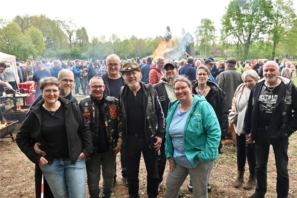 Bei zunächst angenehmen Temperaturen und freundlichen Wetter besuchten mehrere hundert Gäste das Event auf dem Feld am Friesenweg Ecke Frankenstraße.