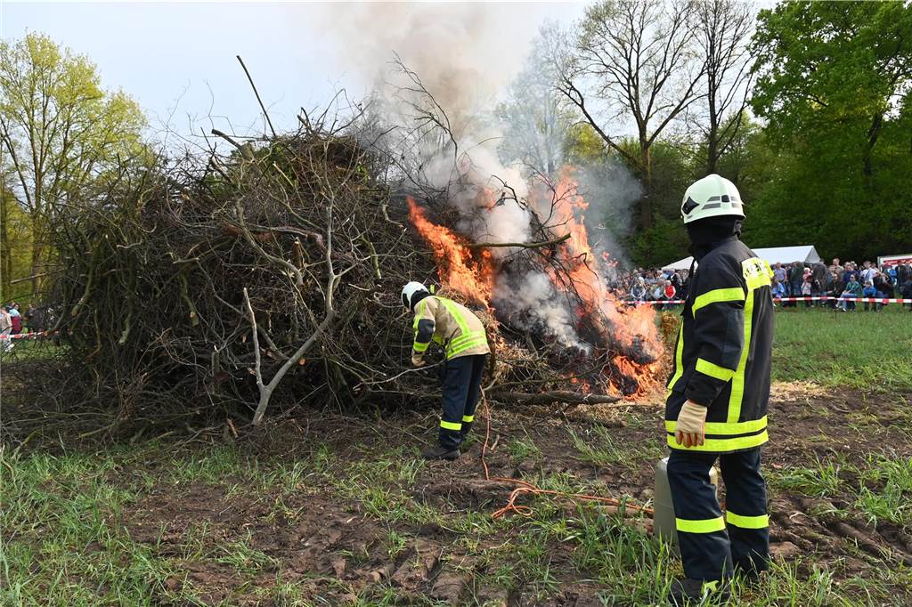 Bei zunächst angenehmen Temperaturen und freundlichen Wetter besuchten mehrere hundert Gäste das Event auf dem Feld am Friesenweg Ecke Frankenstraße.