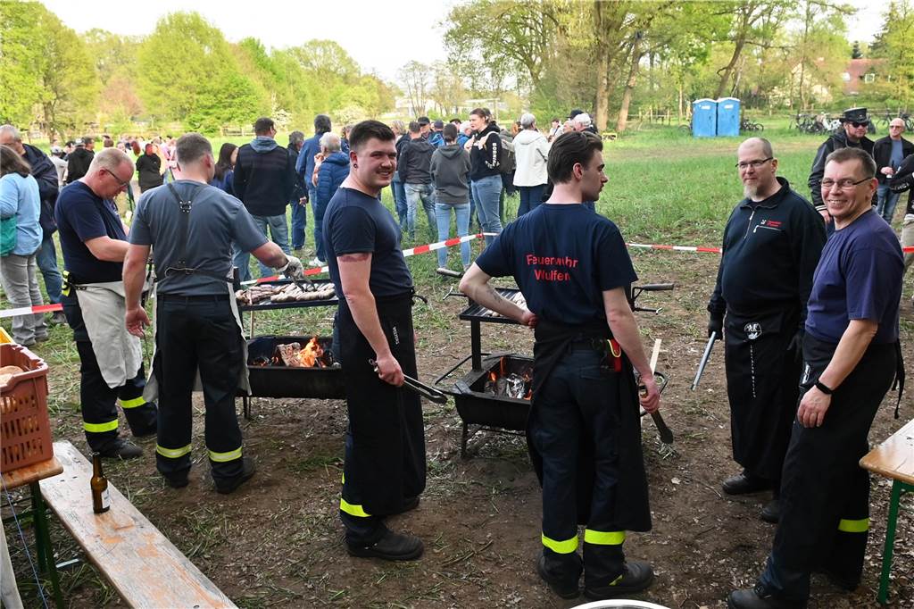 Bei zunächst angenehmen Temperaturen und freundlichen Wetter besuchten mehrere hundert Gäste das Event auf dem Feld am Friesenweg Ecke Frankenstraße.
