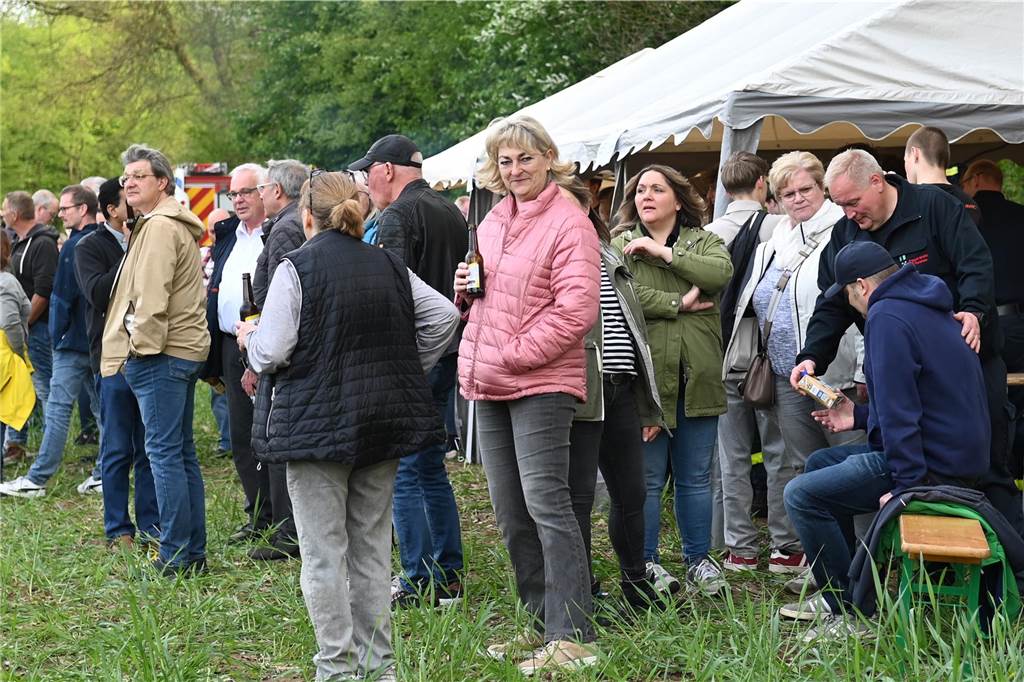 Bei zunächst angenehmen Temperaturen und freundlichen Wetter besuchten mehrere hundert Gäste das Event auf dem Feld am Friesenweg Ecke Frankenstraße.