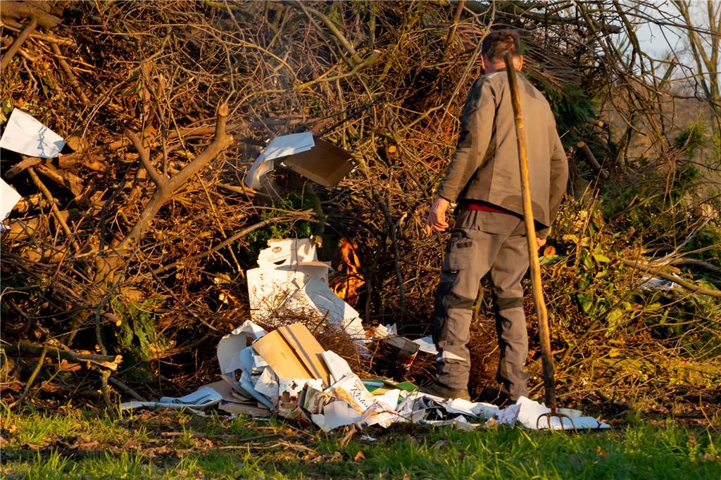Das Osterfeuer in Selm am Jakobsbrunnen fand zum ersten Mal als gemeinschaftliche Aktion von Heimatverein und dem neuen Verein "Selmer helfen Selmern" statt. Die Aktion kam gut an und die Veranstalter freuen sich schon auf eine Wiederholung im kommenden Jahr.