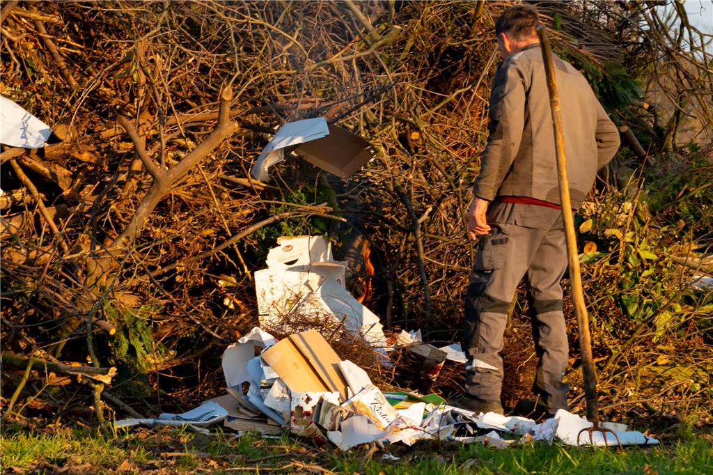 Das Osterfeuer in Selm am Jakobsbrunnen fand zum ersten Mal als gemeinschaftliche Aktion von Heimatverein und dem neuen Verein "Selmer helfen Selmern" statt. Die Aktion kam gut an und die Veranstalter freuen sich schon auf eine Wiederholung im kommenden Jahr.