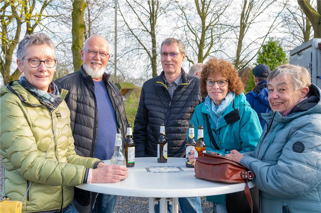 Das Osterfeuer in Selm am Jakobsbrunnen fand zum ersten Mal als gemeinschaftliche Aktion von Heimatverein und dem neuen Verein "Selmer helfen Selmern" statt. Die Aktion kam gut an und die Veranstalter freuen sich schon auf eine Wiederholung im kommenden Jahr.