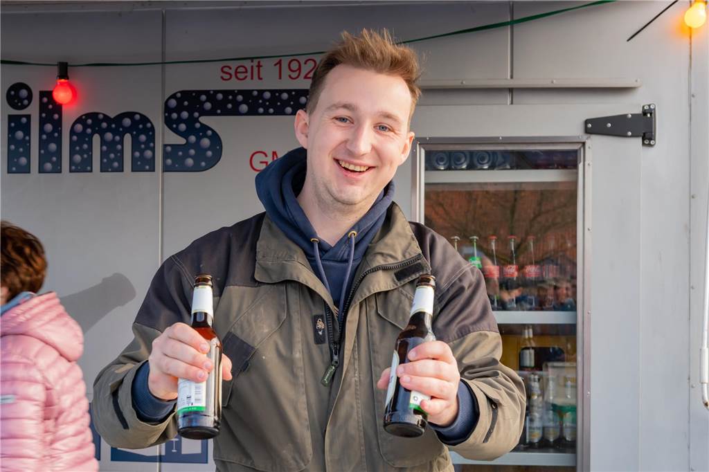 Das Osterfeuer in Selm am Jakobsbrunnen fand zum ersten Mal als gemeinschaftliche Aktion von Heimatverein und dem neuen Verein "Selmer helfen Selmern" statt. Die Aktion kam gut an und die Veranstalter freuen sich schon auf eine Wiederholung im kommenden Jahr.