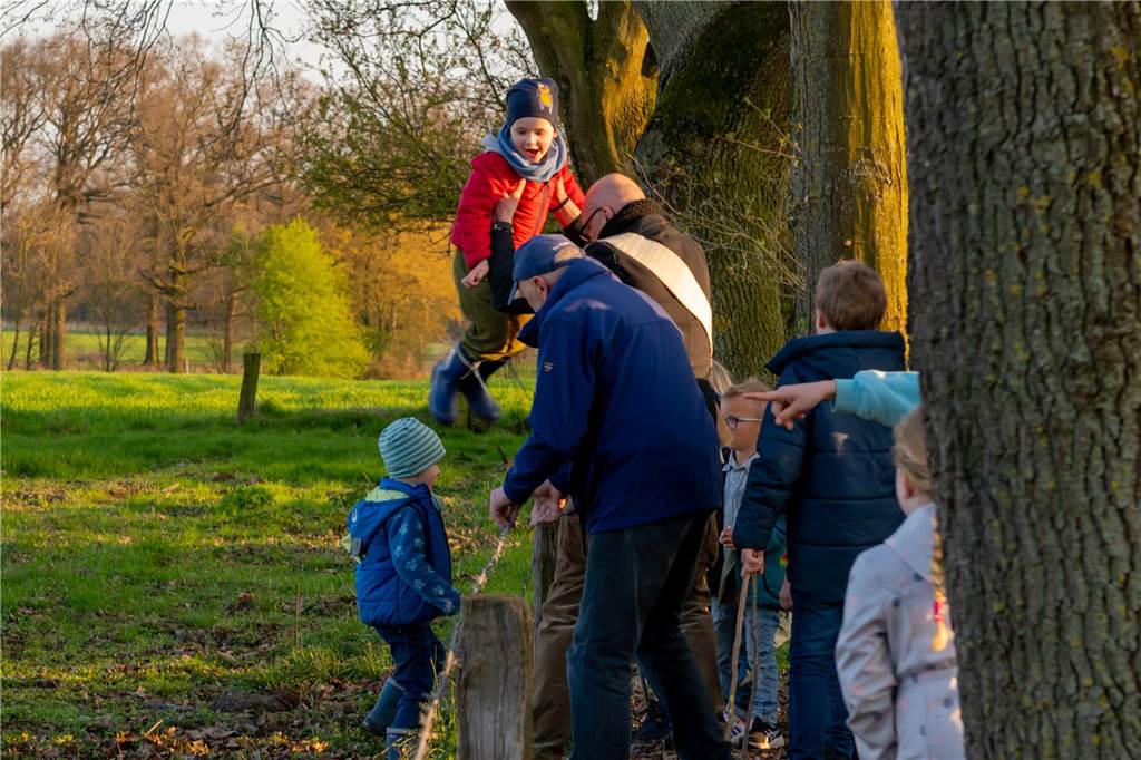 Das Osterfeuer in Selm am Jakobsbrunnen fand zum ersten Mal als gemeinschaftliche Aktion von Heimatverein und dem neuen Verein "Selmer helfen Selmern" statt. Die Aktion kam gut an und die Veranstalter freuen sich schon auf eine Wiederholung im kommenden Jahr.