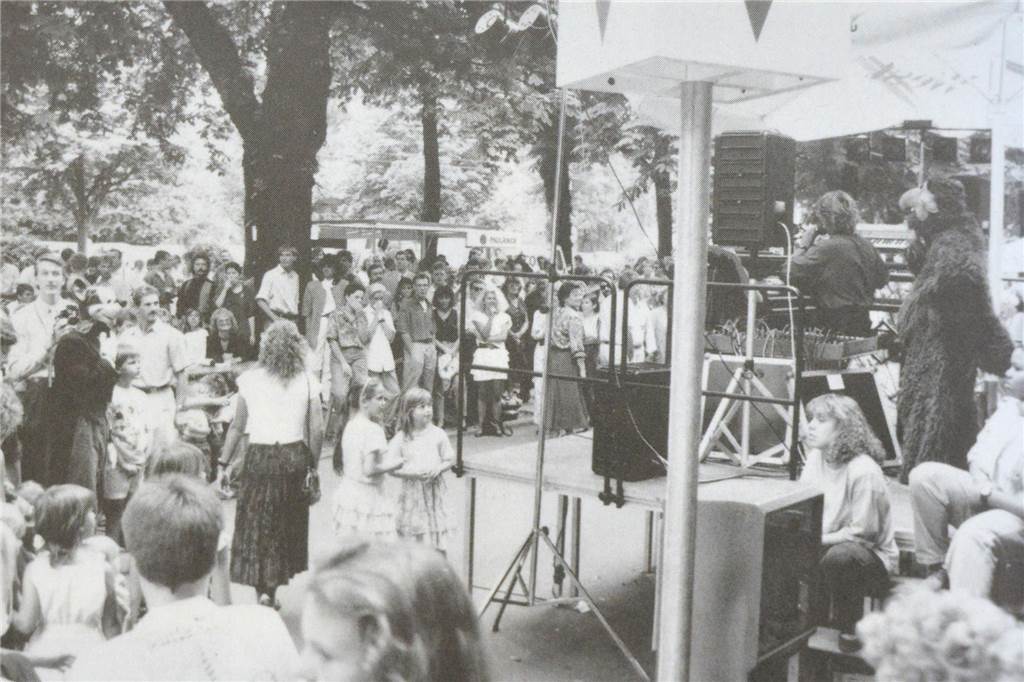 Ostwall war einst Dortmunds Bermuda-Dreieck: Warum von dem Partyviertel nichts mehr übrig ist Das Ostwallfest war Ende der 1980er- und Anfang der 1990er-JAhre Dortmunds größtes Straßenfest. Bis zu 100.000 Besucher strömten am ersten Augustwochenende durch das Viertel und pendelten zwischen Bühnen und Kneipen.