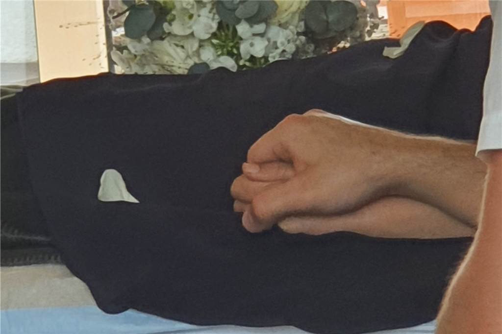 Das Paar hat sich mit der Hochzeit einen großen Wunsch erfüllt. Die beiden wollen aber anonym bleiben.