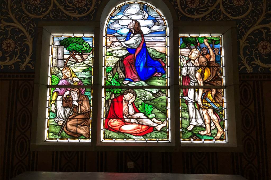 Lindenhorster Kirchturm: Förderverein schlägt Dauerausstellung vor Das Palladio-Fenster im Altarraum der Lindenhorster Kirche soll nach dem Willen des Fördervereins erhalten bleiben