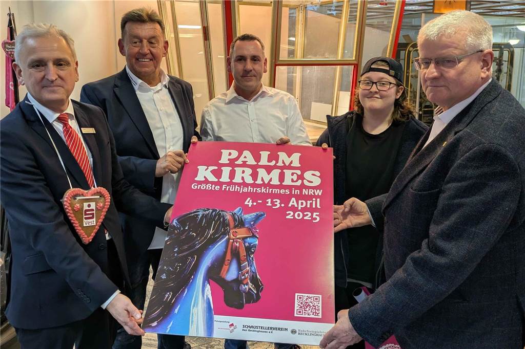 Palmkirmes 2025 in Recklinghausen Ekkehard Grunwald, Preisträger Kai Gladisch, Oliver Boßle, Richard Abendroth und Guido Twachtmann präsentieren das diesjährige Plakat der Palmkirmes in Recklinghausen