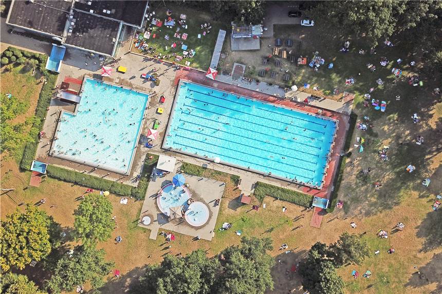 Das Parkbad Nord ist am Sonntag offen, aber ausgebucht. Für die nächsten Tage aber gibt es noch Eintrittskarten.