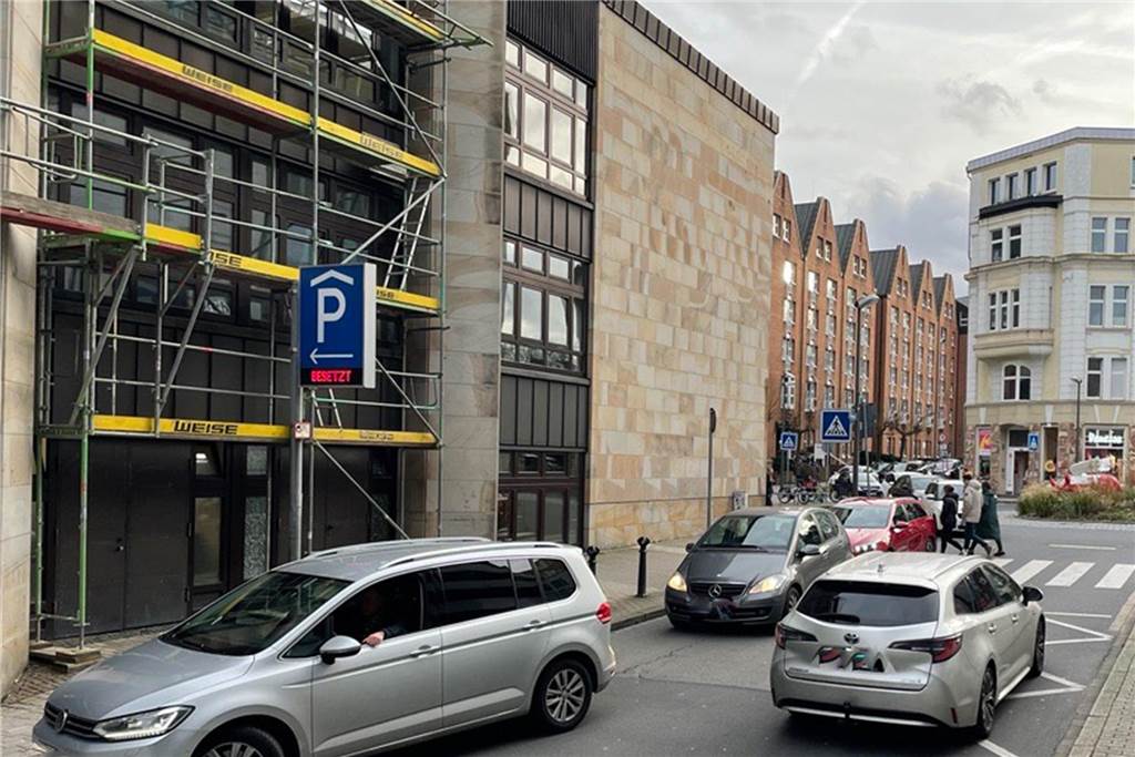Shoppen in der Dortmunder Innenstadt: Was ist los am Westenhellweg? Das Parkhaus ist voll.