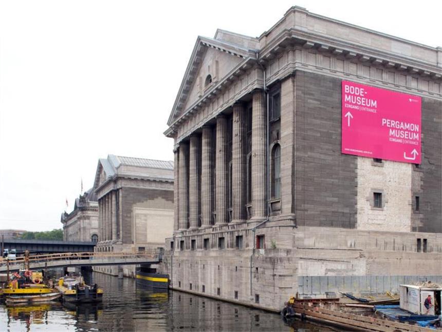 Bauarbeiten: Pergamonmuseum schließt bis 2019 Das Pergamonmuseum in Berlin schließt auf Jahre wegen anstehender Sanierungsarbeiten. Foto: Soeren Stache
